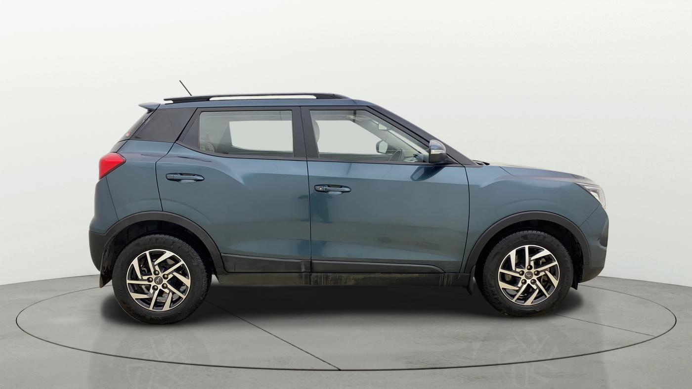 2022 Mahindra XUV300 W8 (O) 1.2 PETROL AMT, Petrol, Automatic, 26,264 km, Right Side View