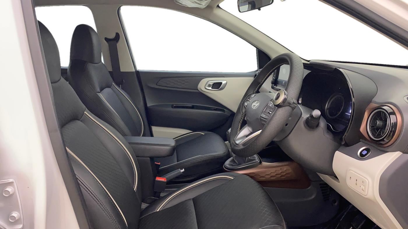 2025 Hyundai AURA SX 1.2 CNG, CNG, Manual, 12,818 km, Right Side Front Door Cabin