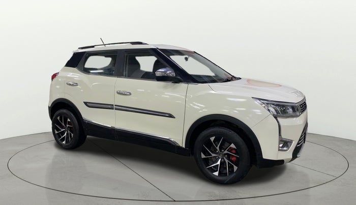 2022 Mahindra XUV300 W8 1.2 PETROL, Petrol, Manual, 48,228 km, Right Front Diagonal