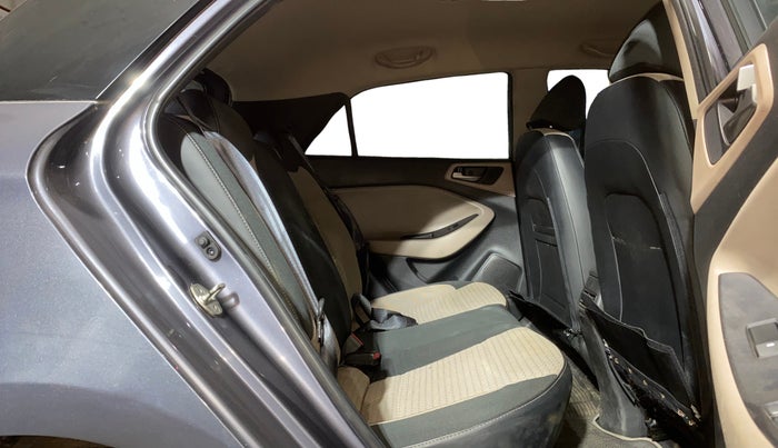 2017 Hyundai Elite i20 ASTA 1.2, Petrol, Manual, 22,932 km, Right Side Rear Door Cabin