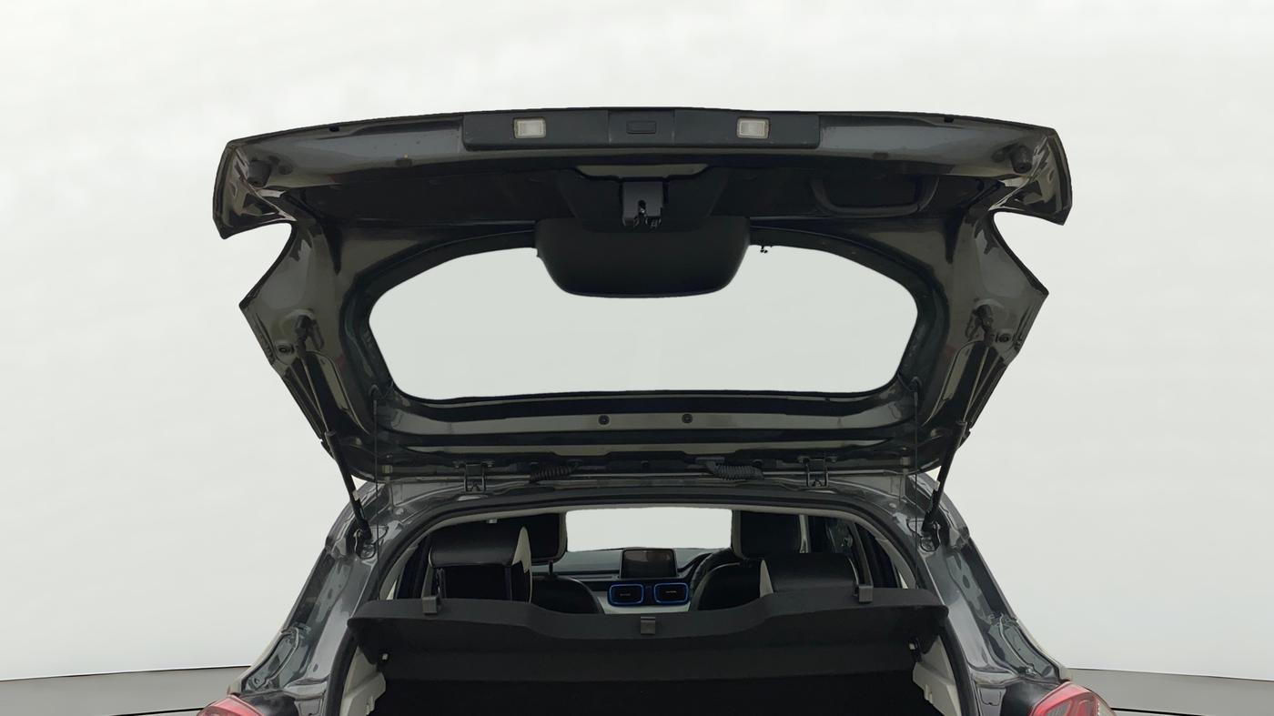 2024 Tata PUNCH Creative Dual Tone AMT Sunroof , Petrol, Automatic, 14,120 km, Boot Door Open