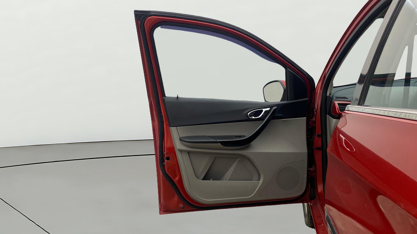 2017 Tata Tiago XZ PETROL, Petrol, Manual, 70,800 km, LHS Front Door