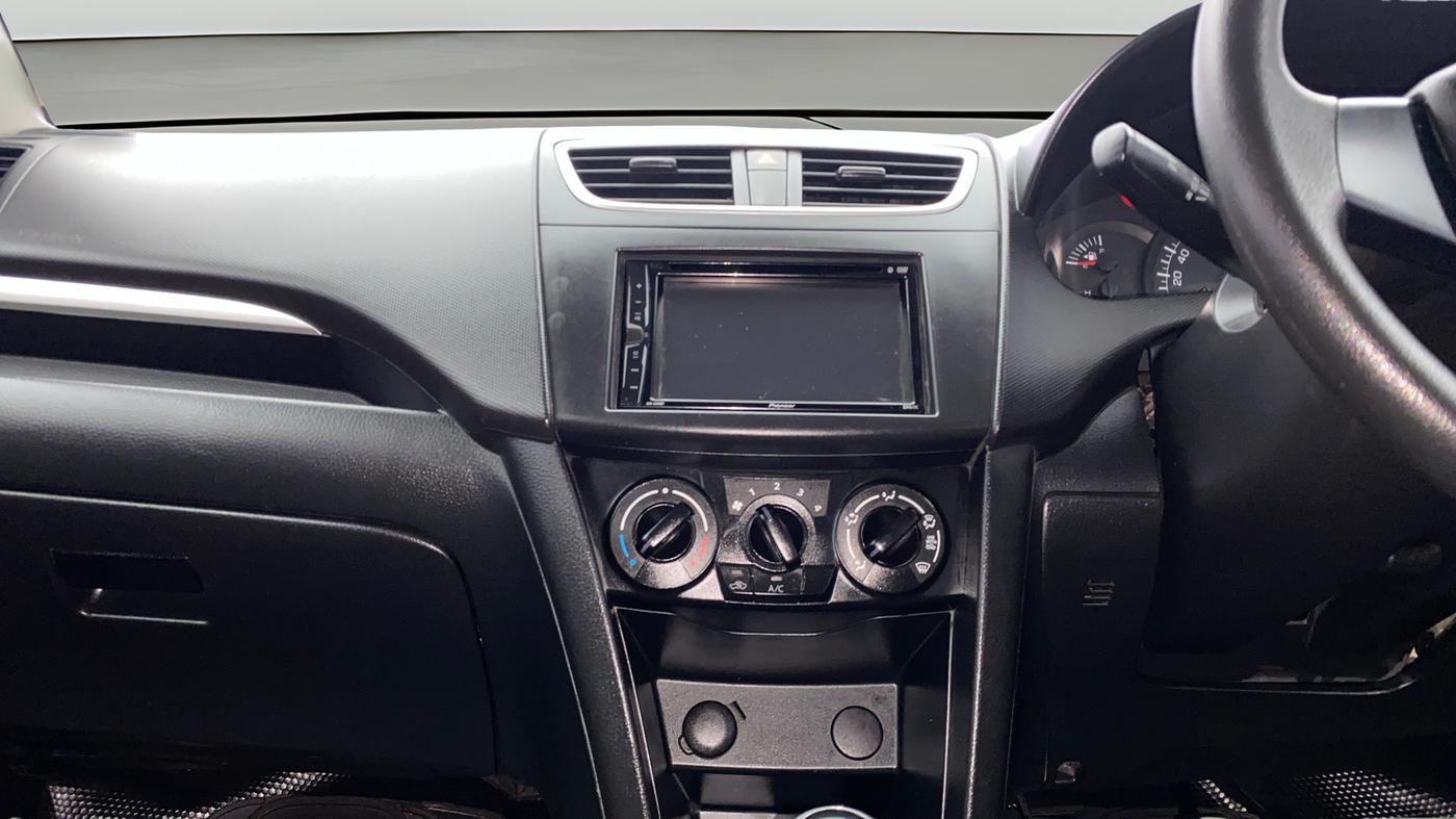 2017 Maruti Swift LXI (O), Petrol, Manual, 67,049 km, Air Conditioner