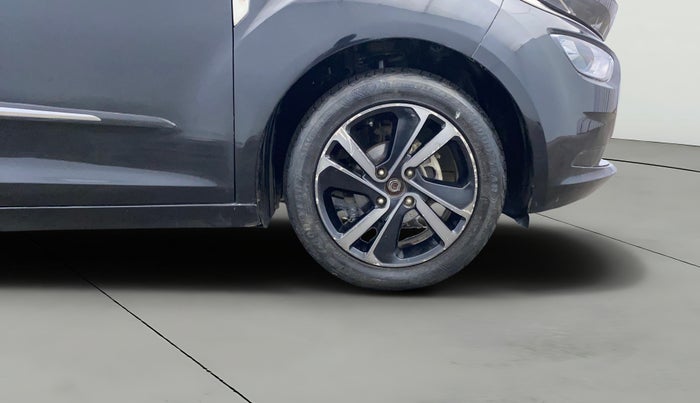 2022 Tata ALTROZ XZ PLUS PETROL DARK EDITION, Petrol, Manual, 49,704 km, Right Front Wheel