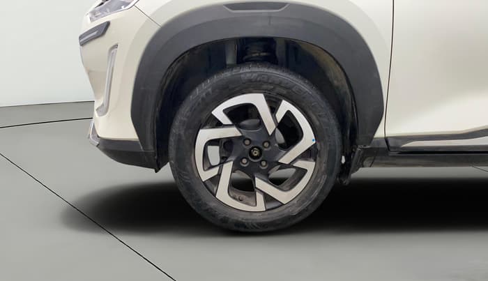 2021 Nissan MAGNITE XV MT, Petrol, Manual, 25,400 km, Left Front Wheel