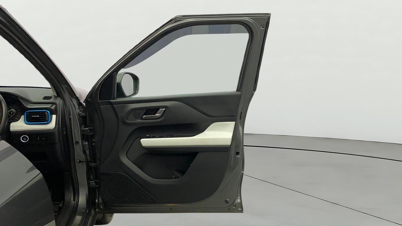 2023 Tata PUNCH CREATIVE  MT, Petrol, Manual, 15,658 km, RHS Front Door