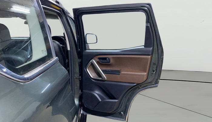 2023 Mahindra SCORPIO-N Z6 DIESEL MT 2WD 7 STR, Diesel, Manual, 33,077 km, RHS Rear Door