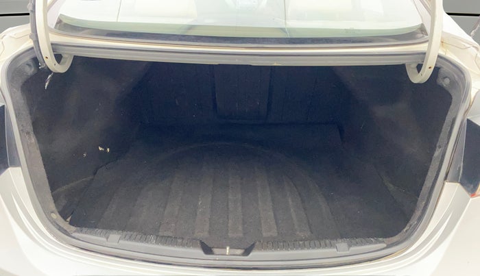 2013 Hyundai New Elantra 1.8 S VTVT, Petrol, Manual, 1,17,470 km, Boot Open Zoomed View
