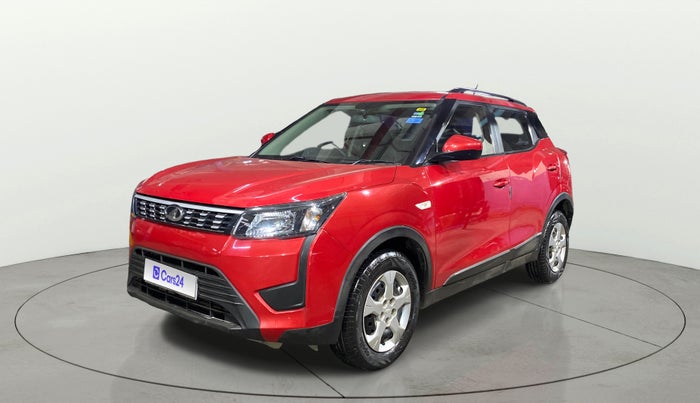 2020 Mahindra XUV300 W6 1.2 PETROL, Petrol, Manual, 33,270 km, Left Front Diagonal