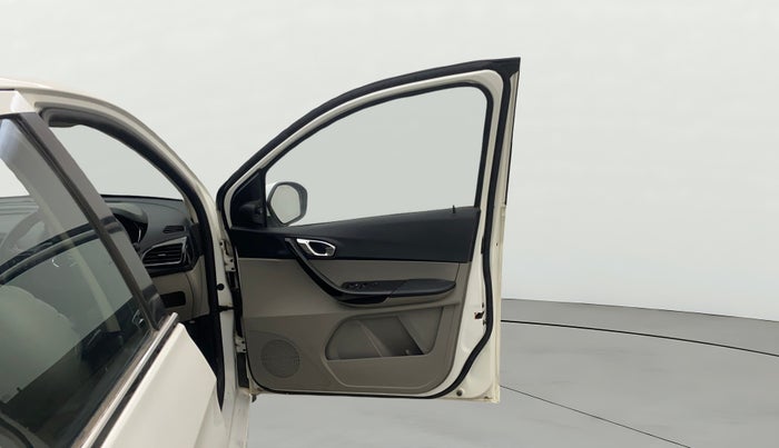 2018 Tata Tiago XZ PETROL, CNG, Manual, 68,109 km, RHS Front Door