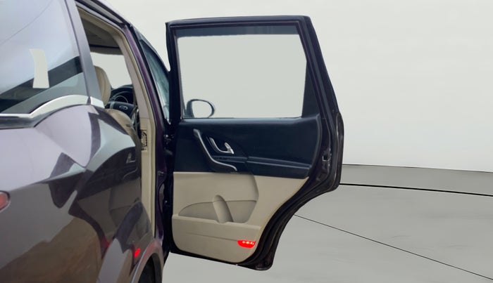 2017 Mahindra XUV500 W10, Diesel, Manual, 83,342 km, RHS Rear Door