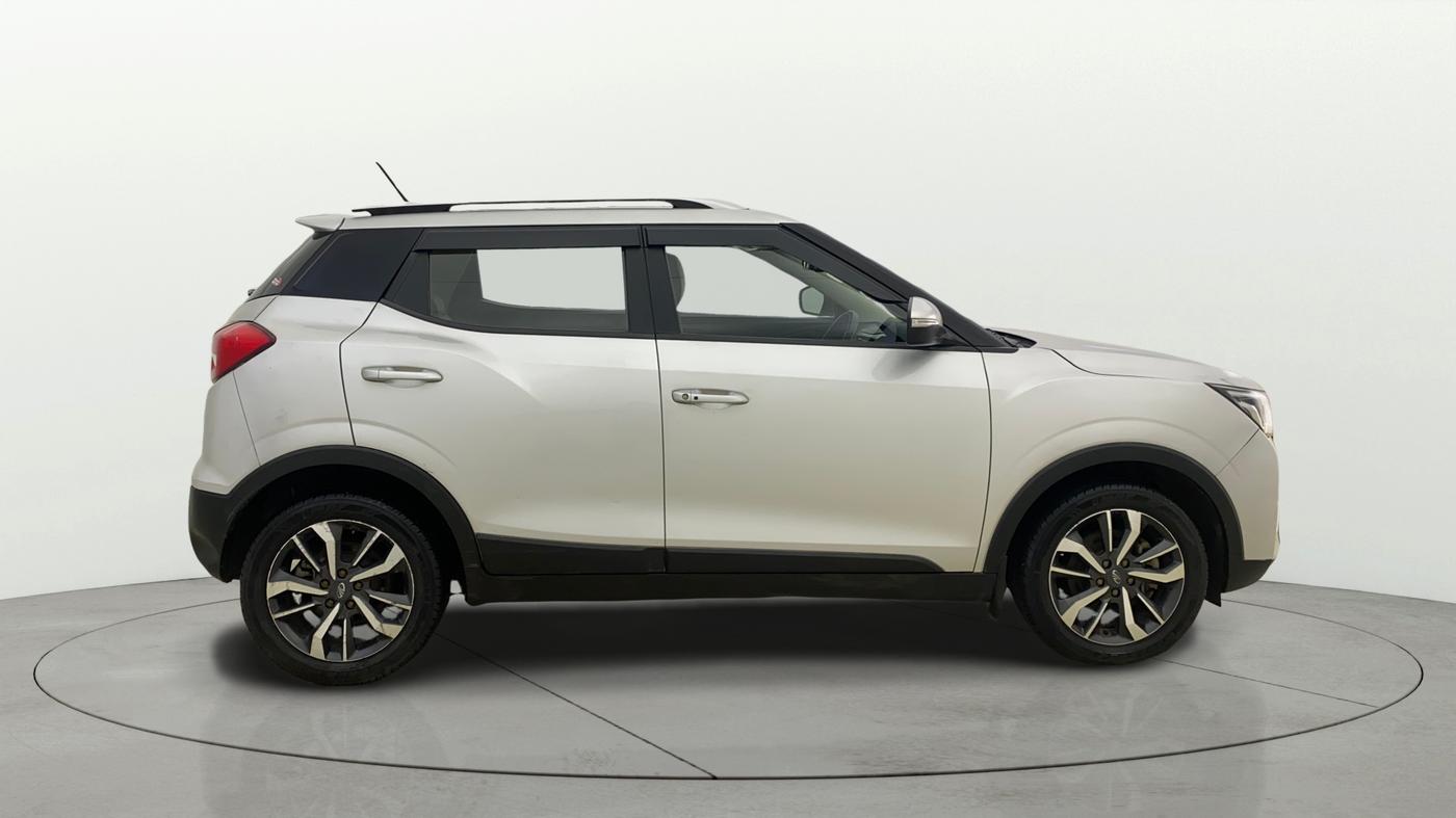2020 Mahindra XUV300 W8 (O) 1.2 PETROL, Petrol, Manual, 40,915 km, Right Side View