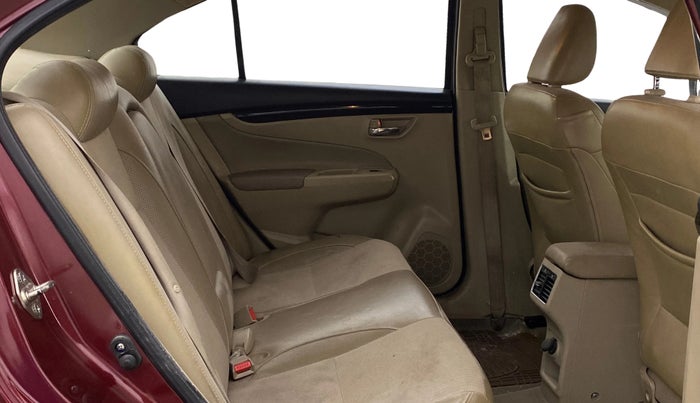 2015 Maruti Ciaz ZXI, Petrol, Manual, 1,05,263 km, Right Side Rear Door Cabin