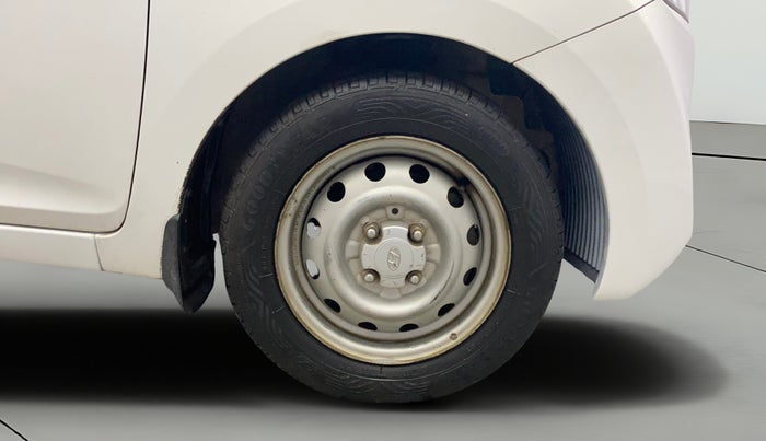 2018 Hyundai Eon ERA +, Petrol, Manual, 37,944 km, Right Front Wheel