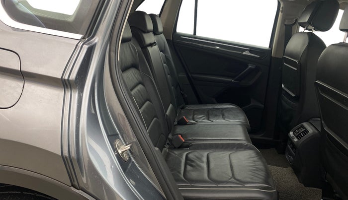 2018 Volkswagen TIGUAN HIGHLINE TDI AT, Diesel, Automatic, 1,41,504 km, Right Side Rear Door Cabin