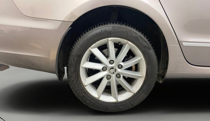 2014 Skoda Superb ELEGANCE 1.8 TSI AT, Petrol, Automatic, 74,204 km, Right Rear Wheel