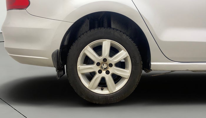 2014 Skoda Rapid AMBITION 1.6 TDI CR MT PLUS, Diesel, Manual, 1,15,272 km, Right Rear Wheel