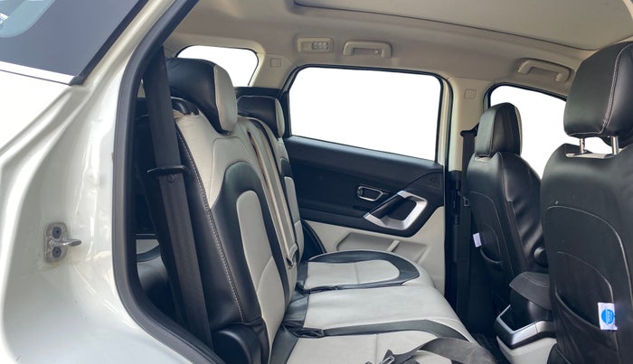 2022 Tata Safari XT PLUS, Diesel, Manual, 84,639 km, Right Side Rear Door Cabin