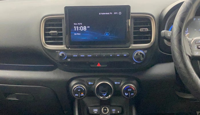 2024 Hyundai VENUE SX(O) 1.0 Turbo DCT Knight Edition, Petrol, Automatic, 15,504 km, Air Conditioner