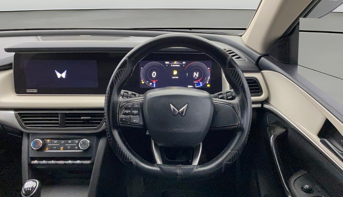 2022 Mahindra XUV700 AX 5 P MT 5 STR, Petrol, Manual, 72,134 km, Steering Wheel Close Up