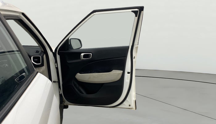 2023 Hyundai VENUE SX 1.2 PETROL, Petrol, Manual, 15,640 km, RHS Front Door