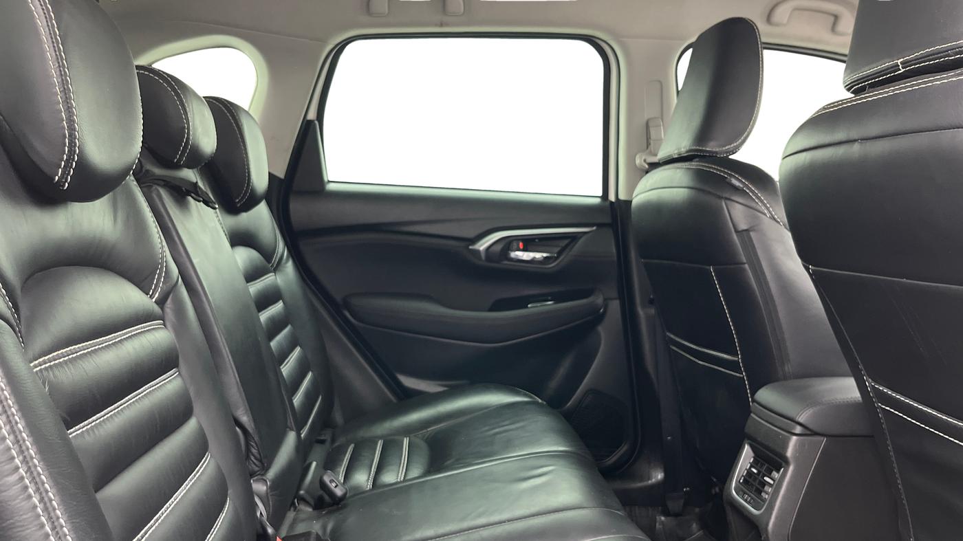 2024 Toyota URBAN CRUISER HYRYDER G NEO DRIVE, Petrol, Manual, 1,23,680 km, Right Side Rear Door Cabin