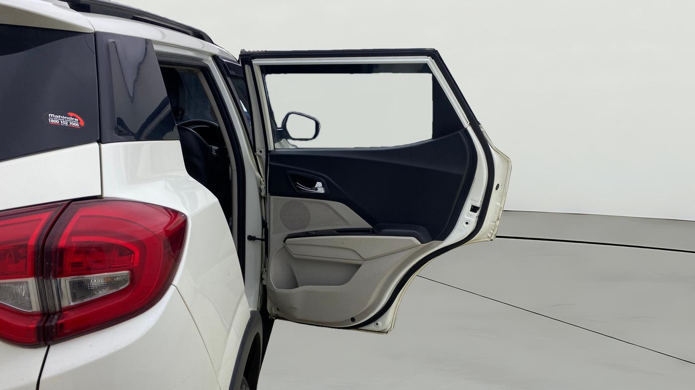 2022 Mahindra XUV300 W8 (O) 1.5 DIESEL AMT, Diesel, Automatic, 86,532 km, RHS Rear Door