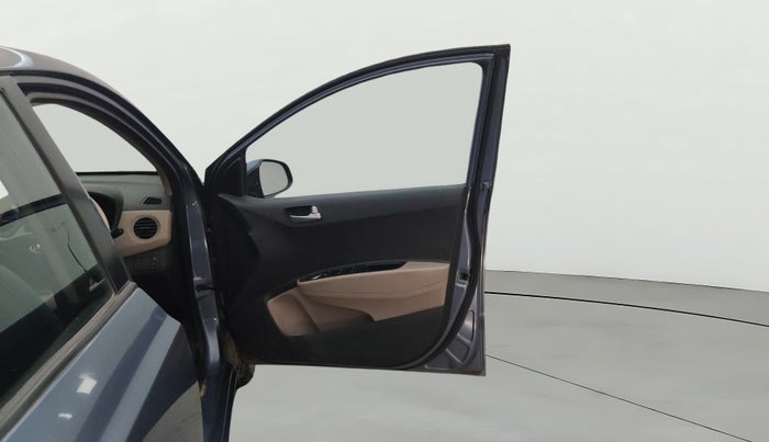 2015 Hyundai Xcent S 1.2, Petrol, Manual, 1,08,313 km, RHS Front Door