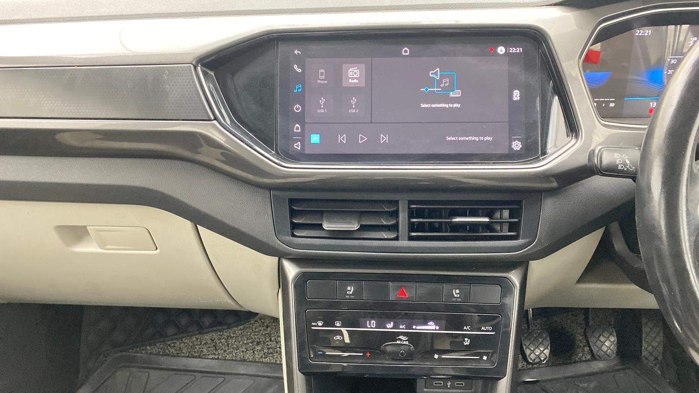 2022 Volkswagen TAIGUN TOPLINE 1.0 TSI MT, Petrol, Manual, 1,35,666 km, Air Conditioner