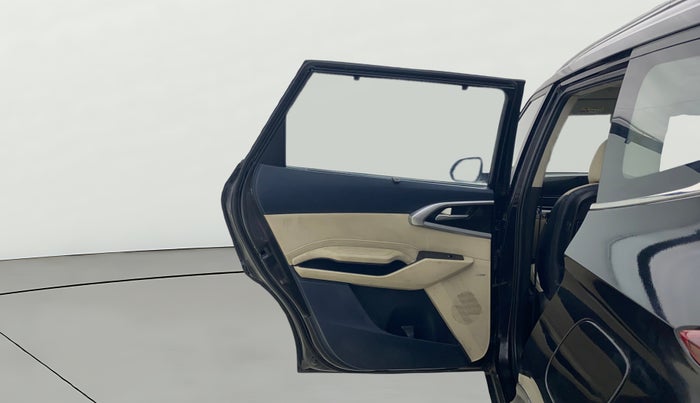 2022 KIA CARENS LUXURY PLUS 1.5 DIESEL AT 6 STR, Diesel, Automatic, 72,078 km, LHS Rear Door