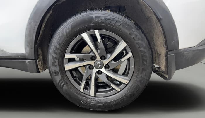 2022 Mahindra XUV700 AX 5 P MT 7 STR, Petrol, Manual, 55,215 km, Left Rear Wheel