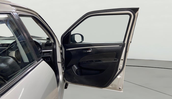 2015 Maruti Swift VXI, Petrol, Manual, 32,808 km, RHS Front Door