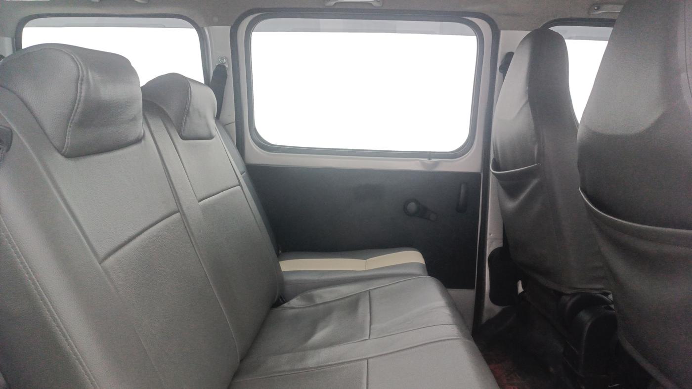 2022 Maruti Eeco 7 STR STD 1.2, Petrol, Manual, 34,983 km, Right Side Rear Door Cabin