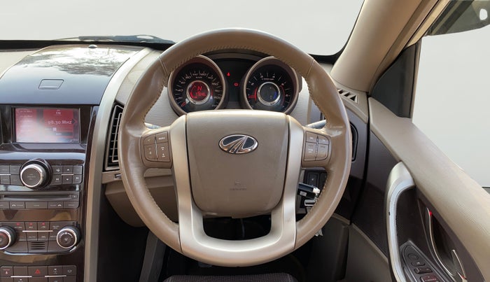 2015 Mahindra XUV500 W8, Diesel, Manual, 77,616 km, Steering Wheel Close Up