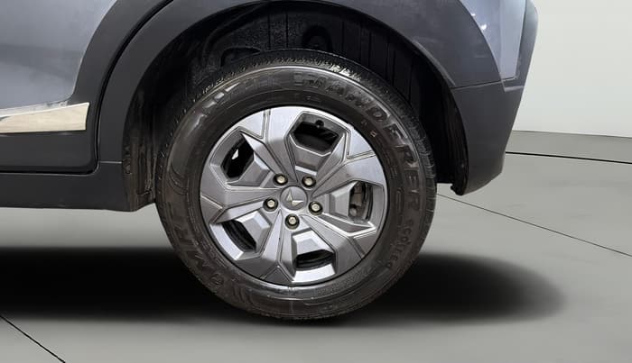 2024 Mahindra XUV 3XO MX3 Pro 1.2 L TCMPFi, Petrol, Manual, 17,317 km, Left Rear Wheel
