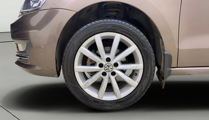 2017 Volkswagen Vento HIGHLINE PLUS 1.5 AT 16 ALLOY, Diesel, Automatic, 1,14,563 km, Left Front Wheel