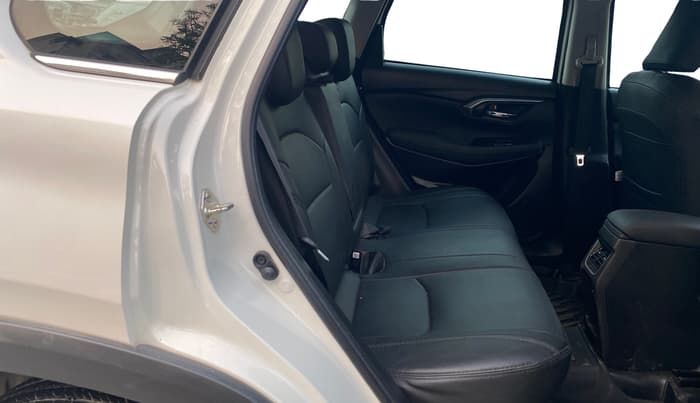 2024 Toyota URBAN CRUISER HYRYDER G NEO DRIVE, Petrol, Manual, 23,486 km, Right Side Rear Door Cabin