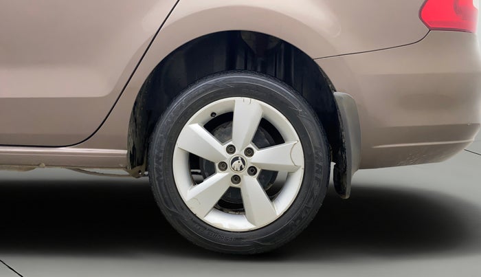 2016 Skoda Rapid 1.5 TDI CR STYLE PLUS AT, Diesel, Automatic, 75,952 km, Left Rear Wheel