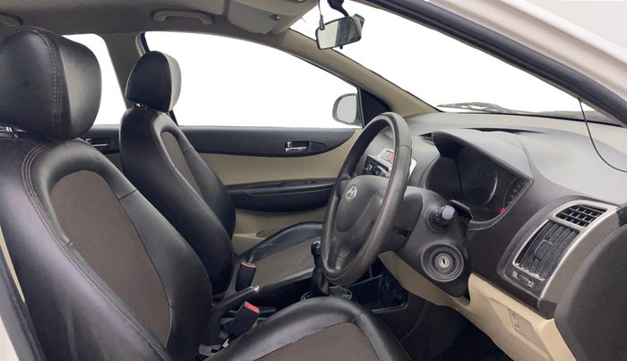 2013 Hyundai i20 MAGNA 1.2, Petrol, Manual, 1,14,467 km, Right Side Front Door Cabin