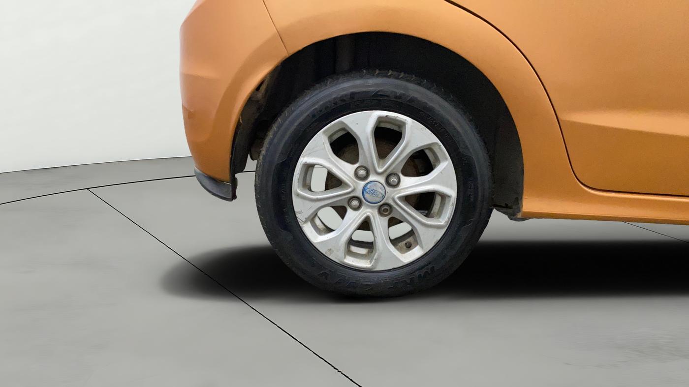 2015 Ford New Figo TITANIUM 1.2 PETROL MT, Petrol, Manual, 1,07,446 km, Right Rear Wheel