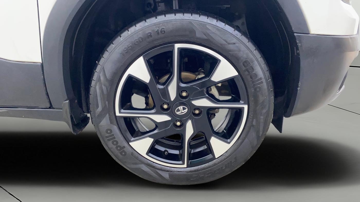 2021 Tata PUNCH CREATIVE  1.2 RTN DUAL TONE, Petrol, Manual, 37,553 km, Right Front Wheel