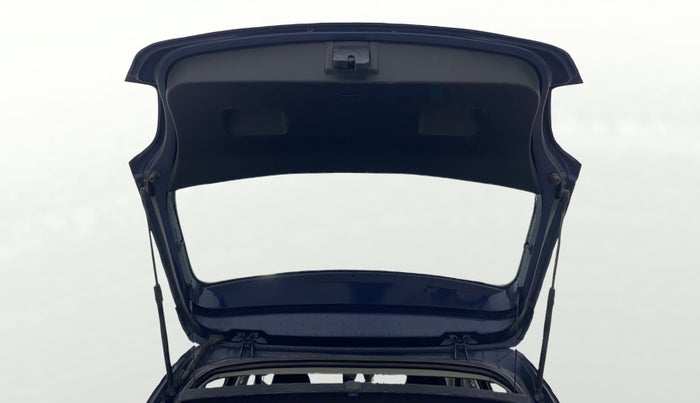 2015 Volkswagen Polo COMFORTLINE 1.5L, Diesel, Manual, 83,063 km, Boot Door Open