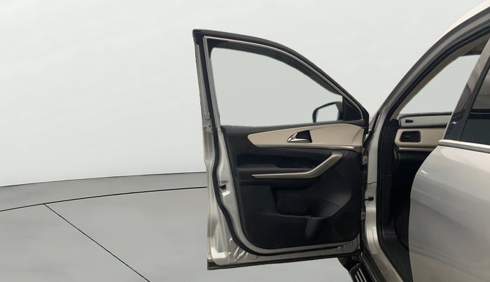 2022 Mahindra XUV700 AX 3 D MT 7 STR, Diesel, Manual, 1,31,555 km, LHS Front Door