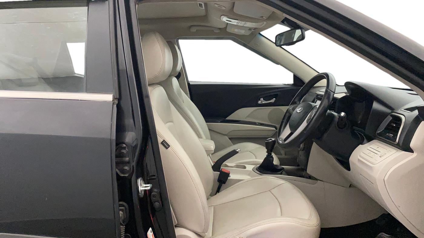 2019 Mahindra XUV300 W8 (O) 1.5 DIESEL, Diesel, Manual, 79,842 km, Right Side Front Door Cabin