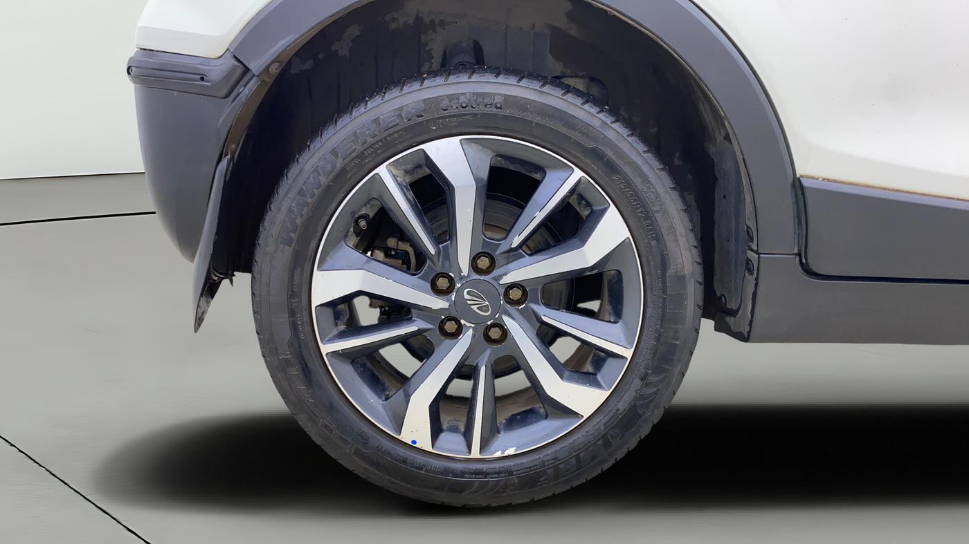 2020 Mahindra XUV300 W8 (O) 1.2 PETROL, Petrol, Manual, 42,629 km, Right Rear Wheel