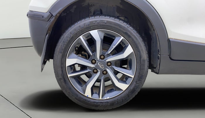 2020 Mahindra XUV300 W8 (O) 1.2 PETROL, Petrol, Manual, 42,702 km, Right Rear Wheel