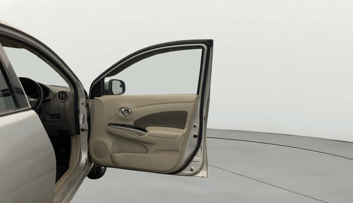 2014 Renault Scala RXL DIESEL, Diesel, Manual, 1,31,354 km, RHS Front Door