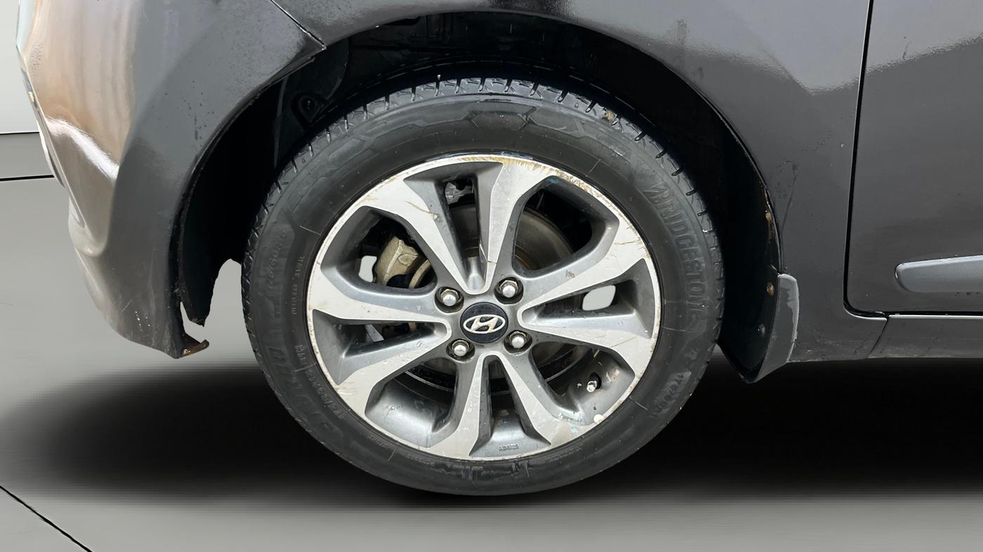 2015 Hyundai Xcent SX 1.2, Petrol, Manual, 1,18,950 km, Left Front Wheel