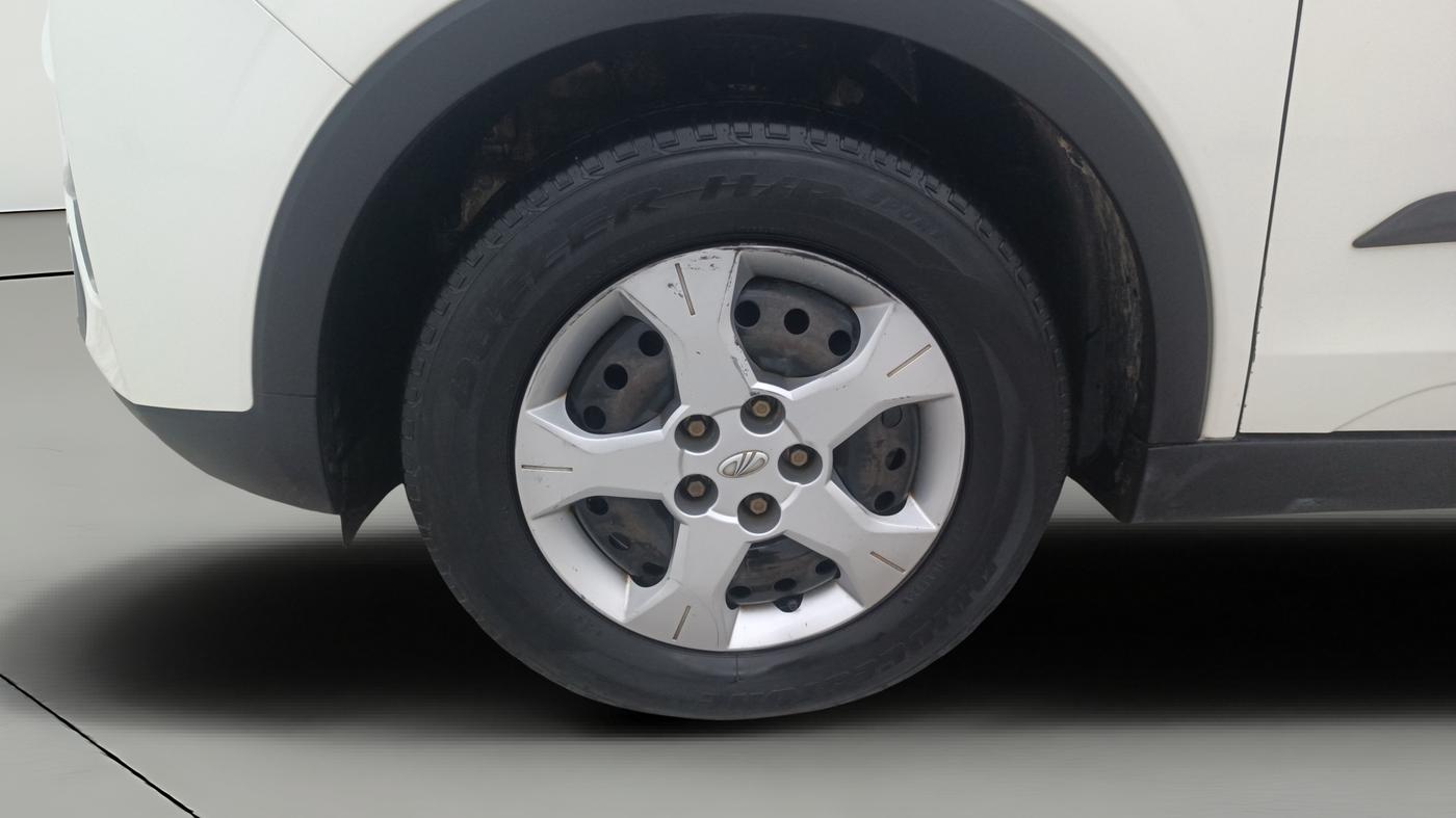 2021 Mahindra XUV300 W6 1.2 PETROL, Petrol, Manual, 51,283 km, Left Front Wheel
