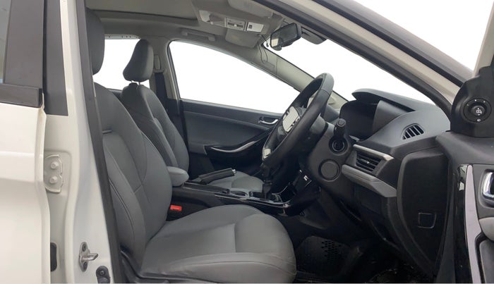 2025 Tata NEXON Fearless Plus (PS) 1.2 iCNG 6MT Dual Tone, CNG, Manual, 15,521 km, Right Side Front Door Cabin